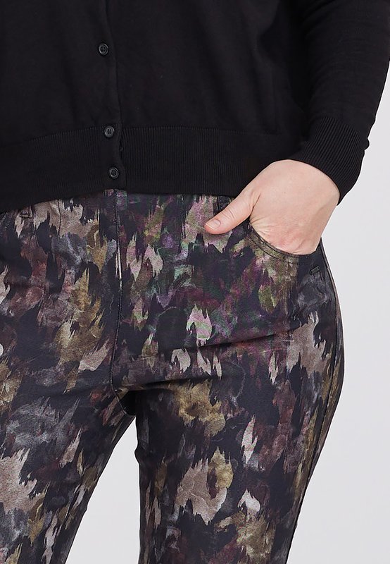 LauRie Kelly Regular SL Darkest Green Print