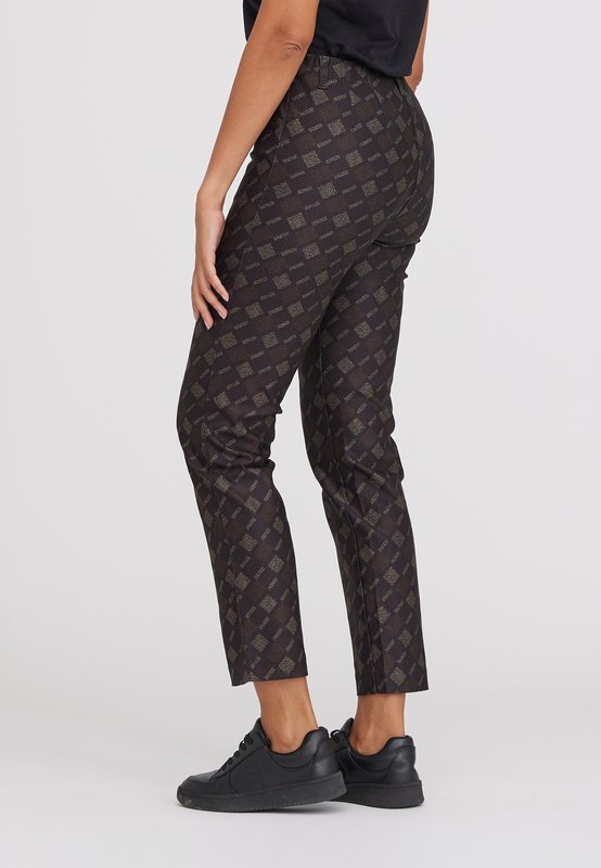 LauRie Kelly Regular SL Brown Print