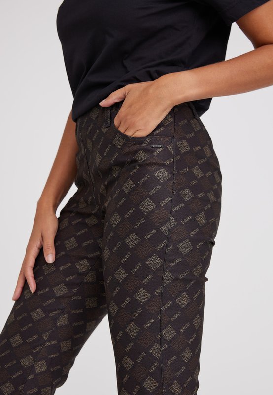 LauRie Kelly Regular SL Brown Print