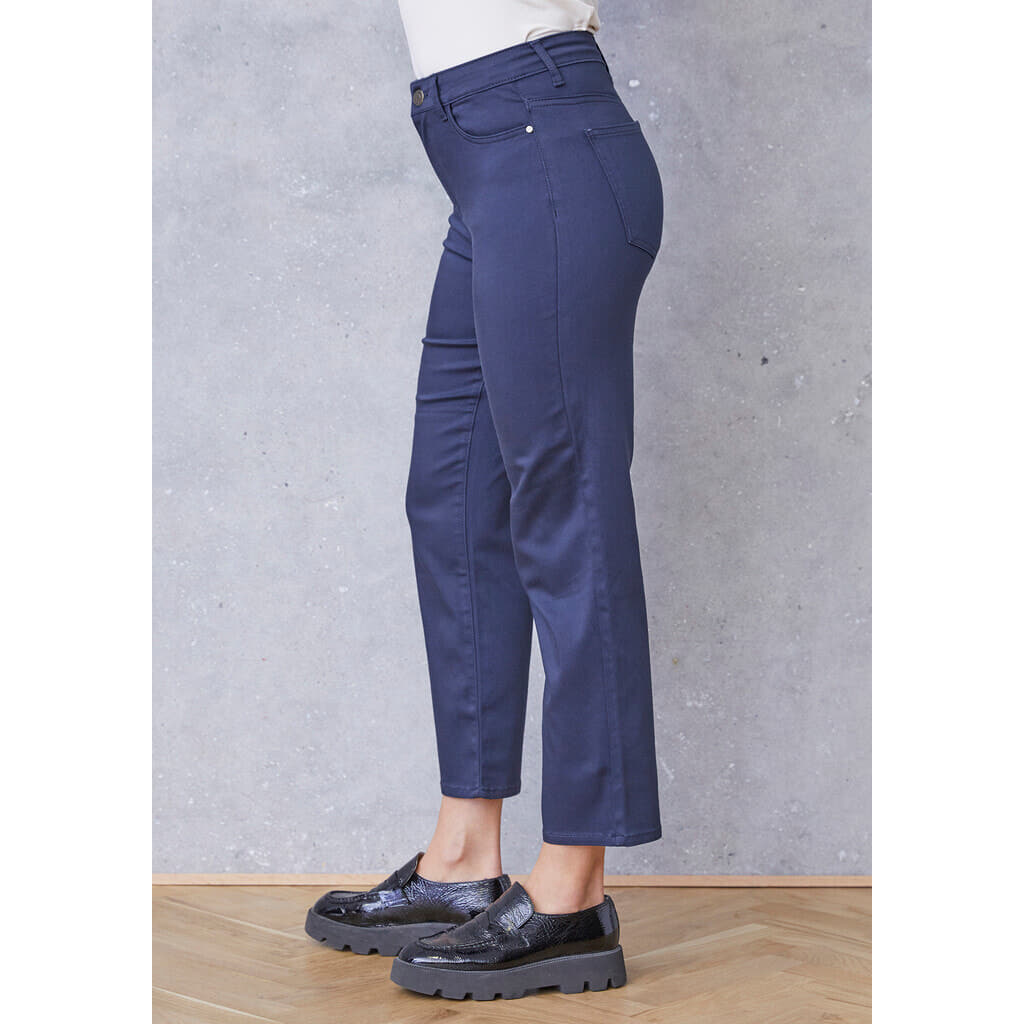 Classic pants you’ll keep coming back to! The pants are high waist with back pockets and zip closure at the front. They ar...