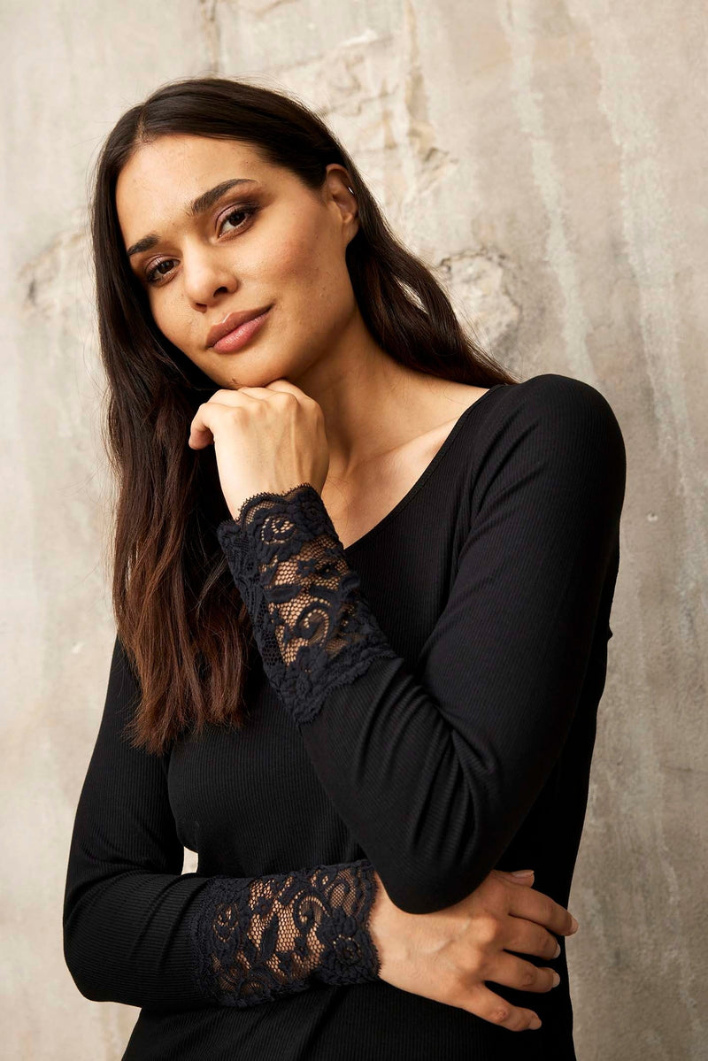 IN FRONT Vivian Top Black