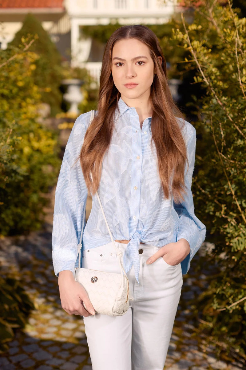 HAUST Bomullsskjorta med Knytband Randig Ljusblå