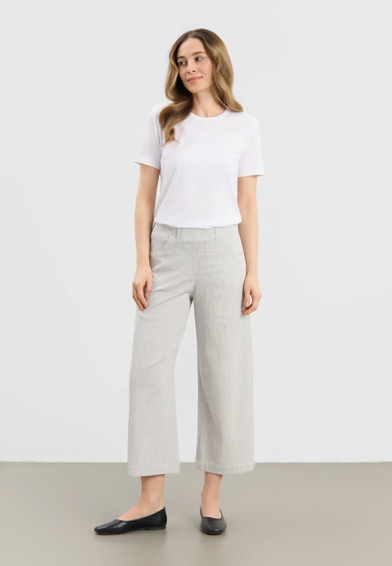 LauRie Mirakelbyxa Donna Loose Cropped White Pinstripe