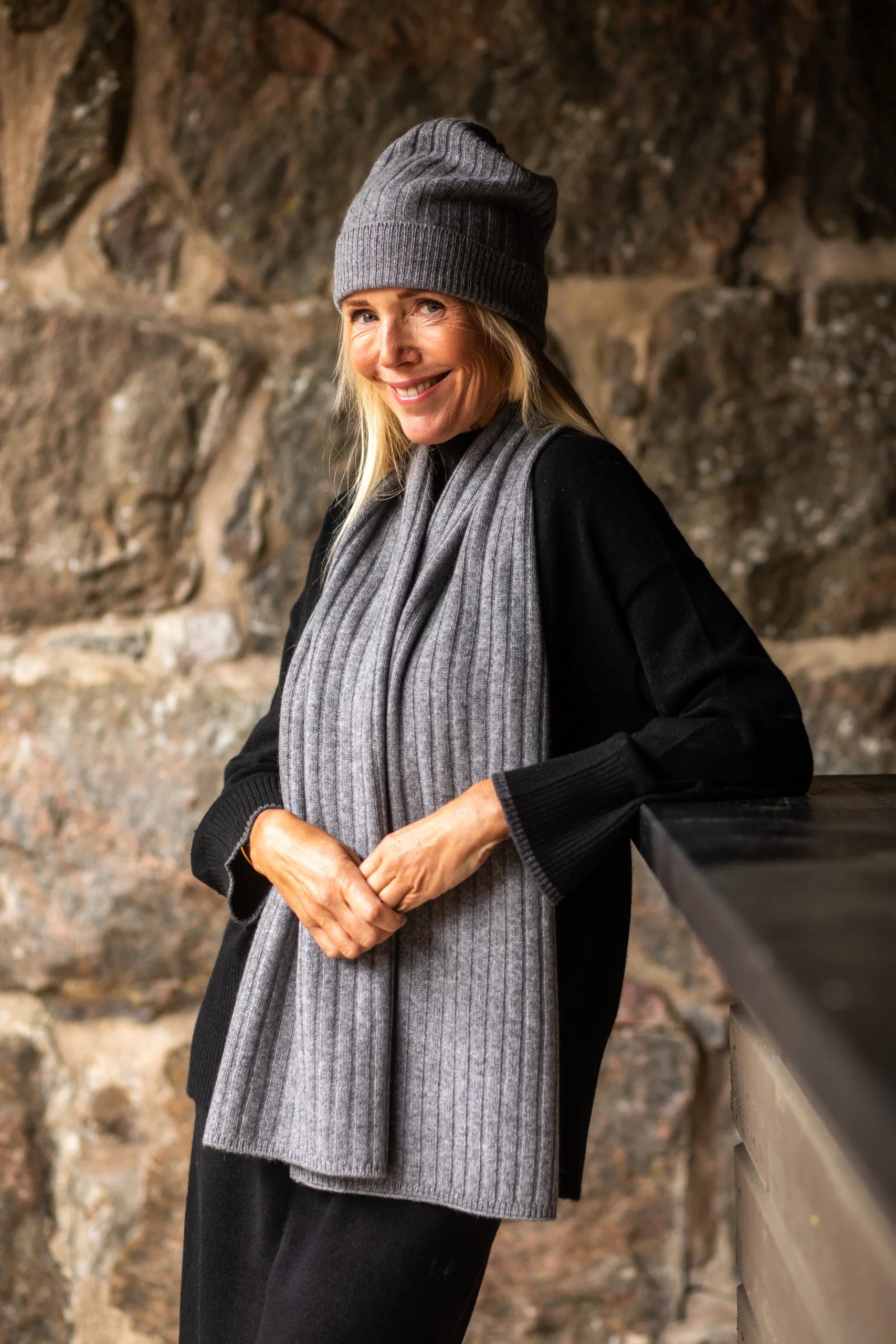 8Design Ribbad Kashmir Mössa Silvergrå