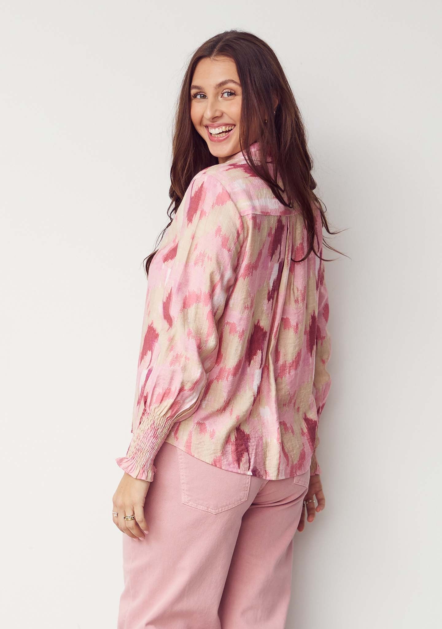 I SAY Ane Skjorta med Smockdetaljer Rose Dream