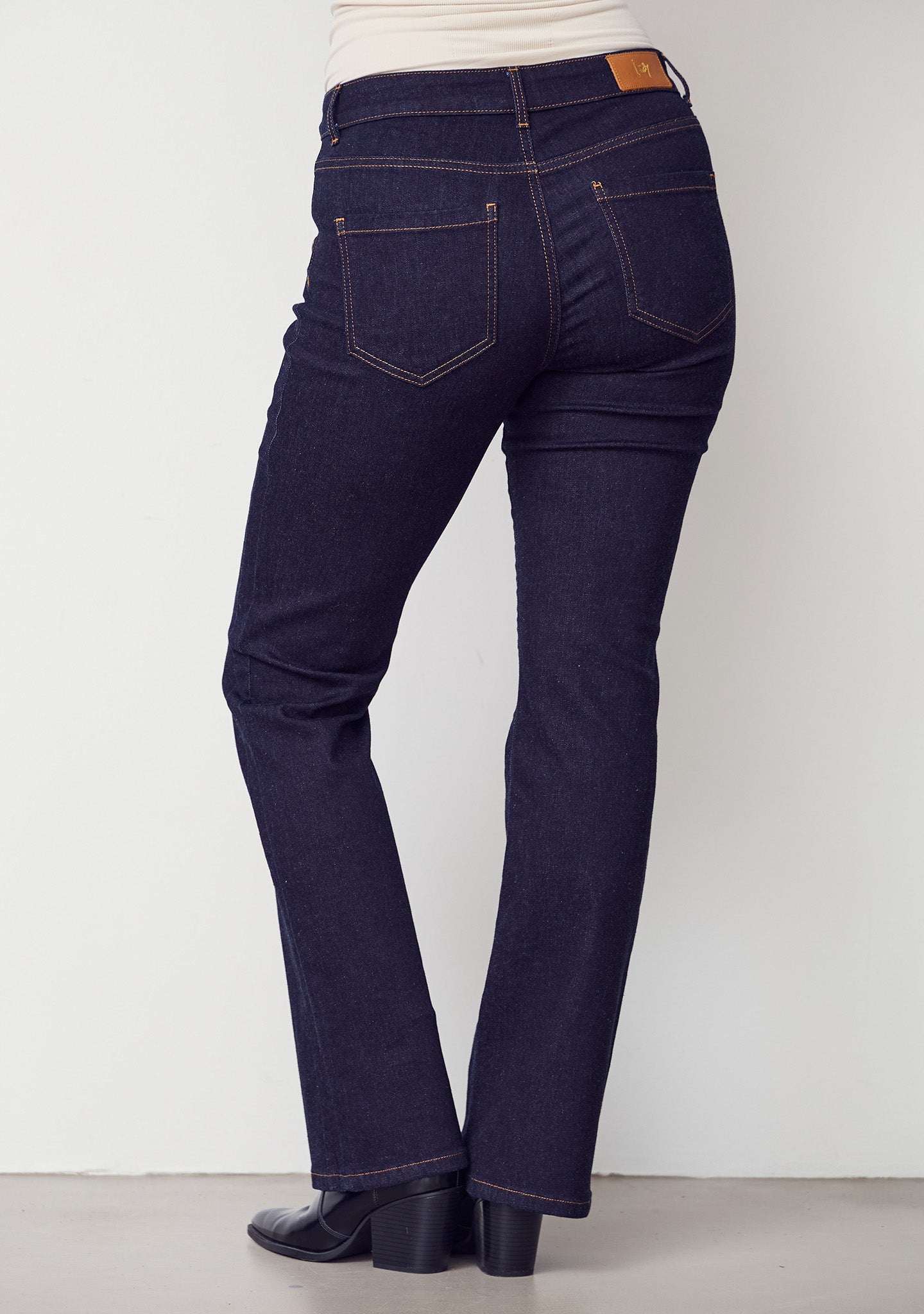 I SAY Como Flare Jeans med Knappdetaljer Otvättad Denim