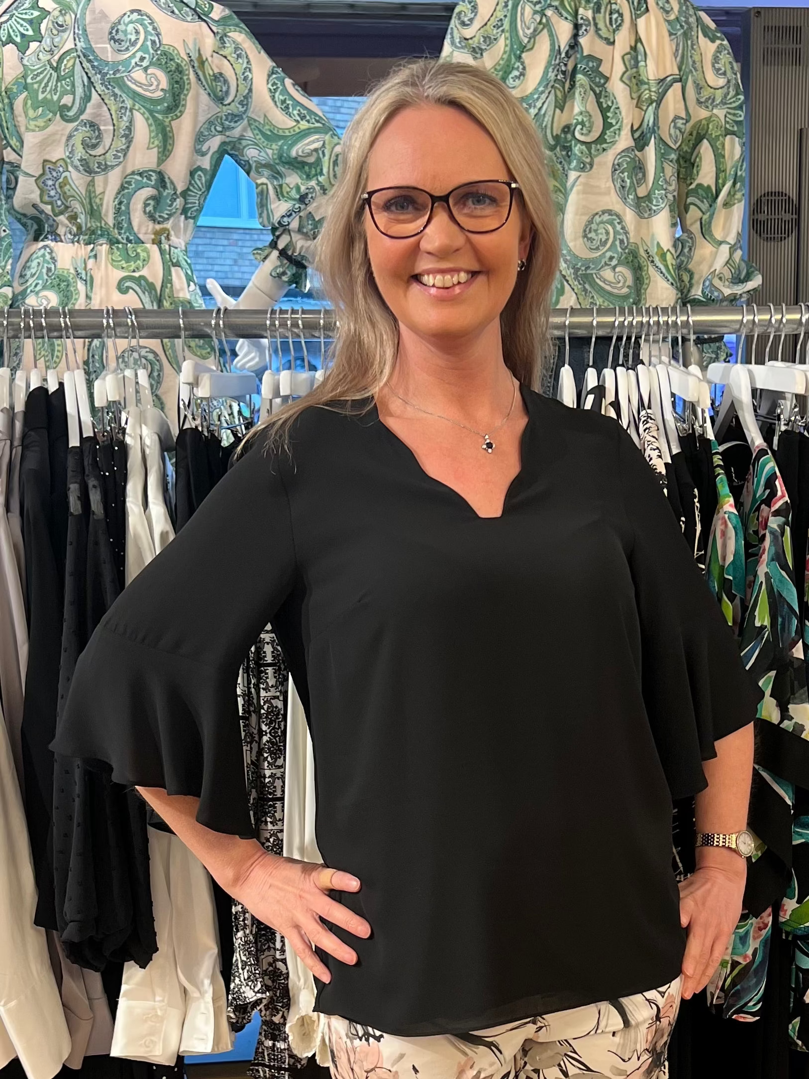 Eleria Cortes Blus Svart V-ringad