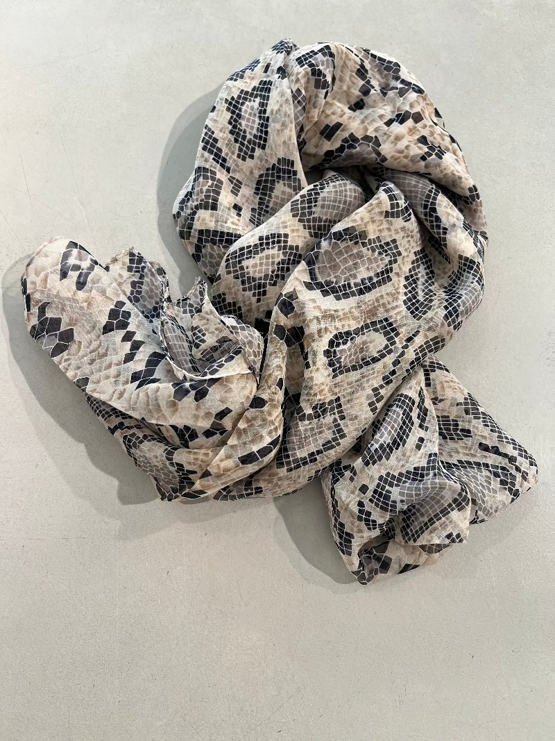 7East Reptile Scarf Grå