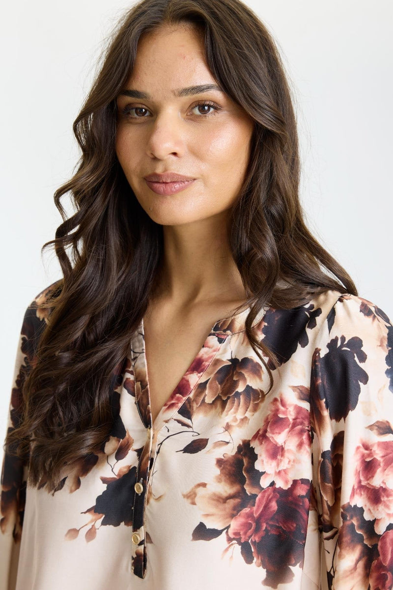IN Front Freecia Blommig Blus Beige
