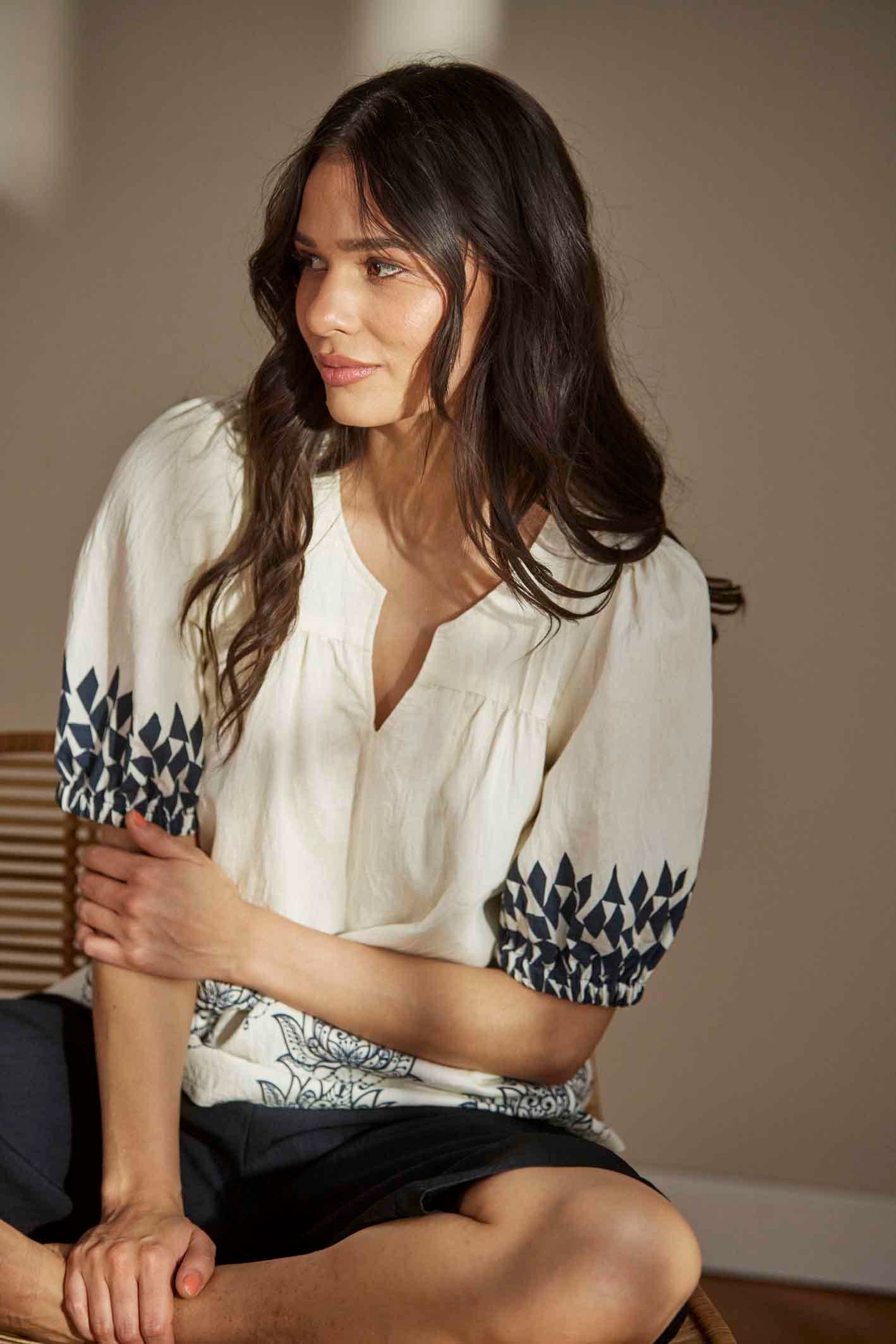 In Front Blus Lotus Marin