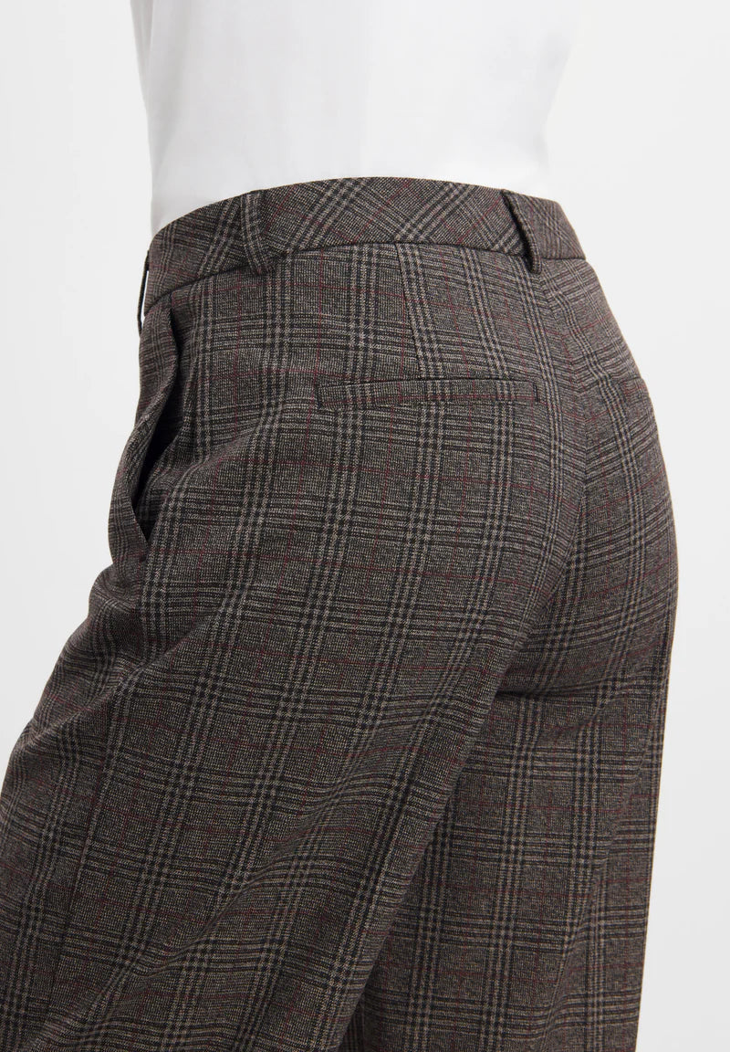 LAURIE Byxor Judy Straight Medellång Svart