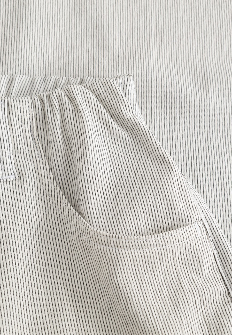 LauRie Mirakelbyxa Donna Loose Cropped White Pinstripe