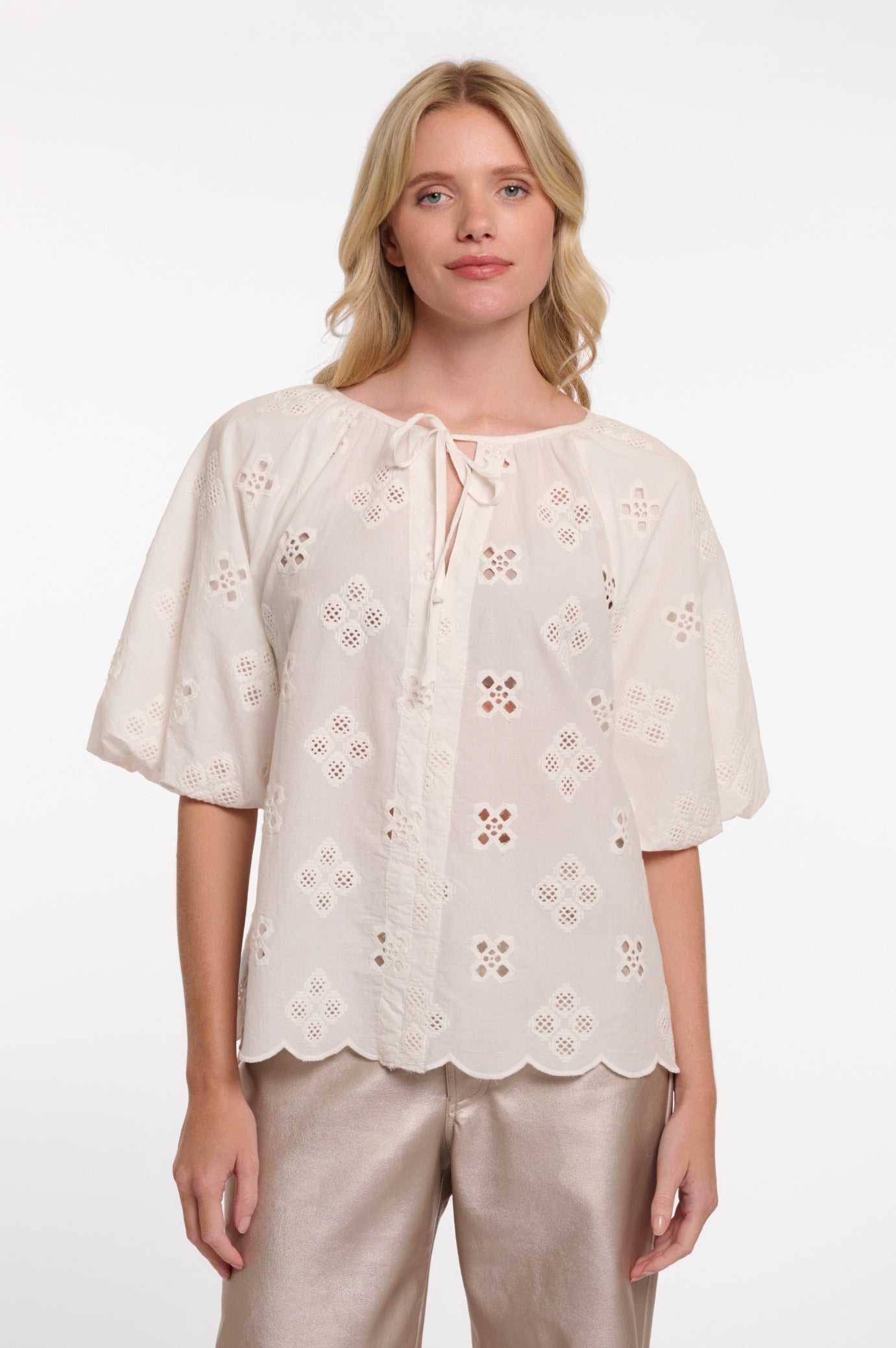 Rino & Pelle Josephine Broderad Blus med Ballongärm Vit