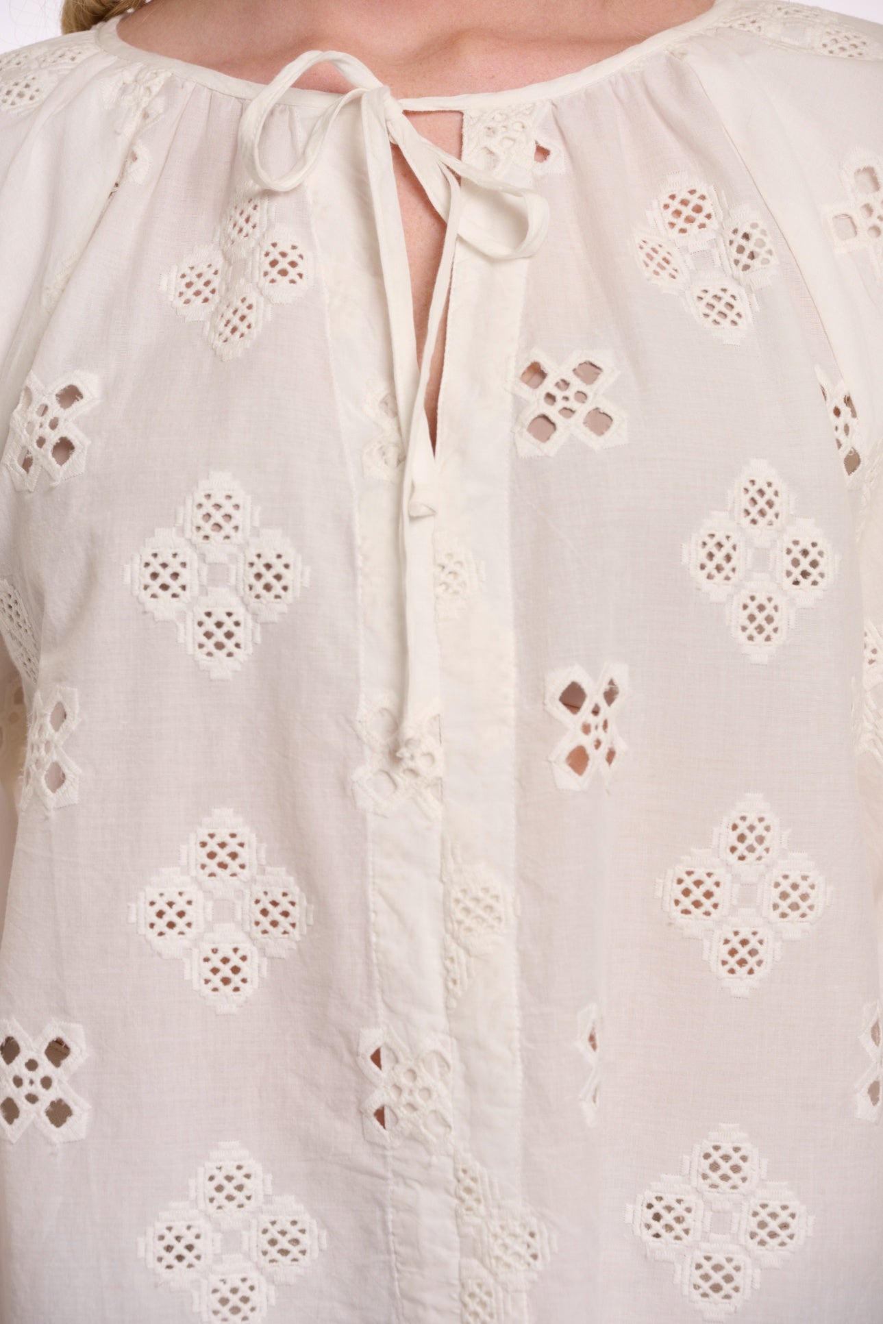 Rino & Pelle Josephine Broderad Blus med Ballongärm Vit