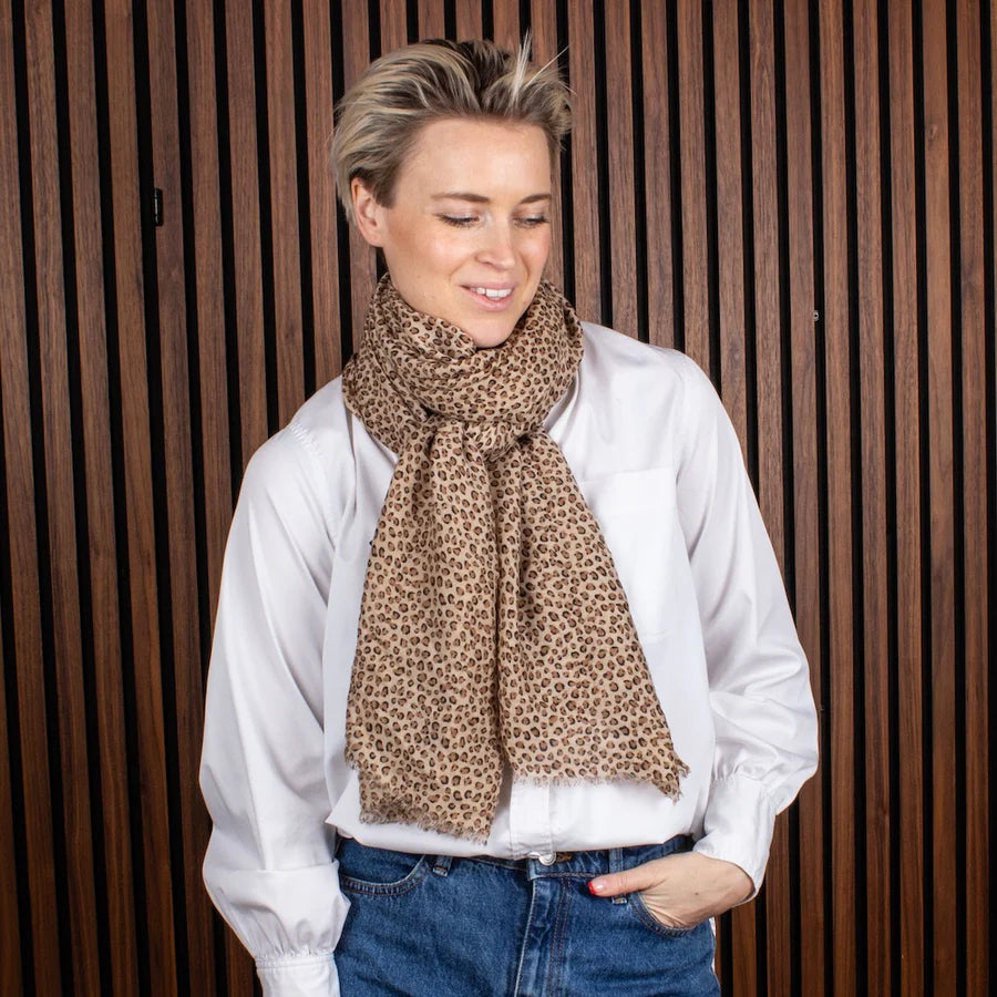 7EAST Leon Scarf Brown
