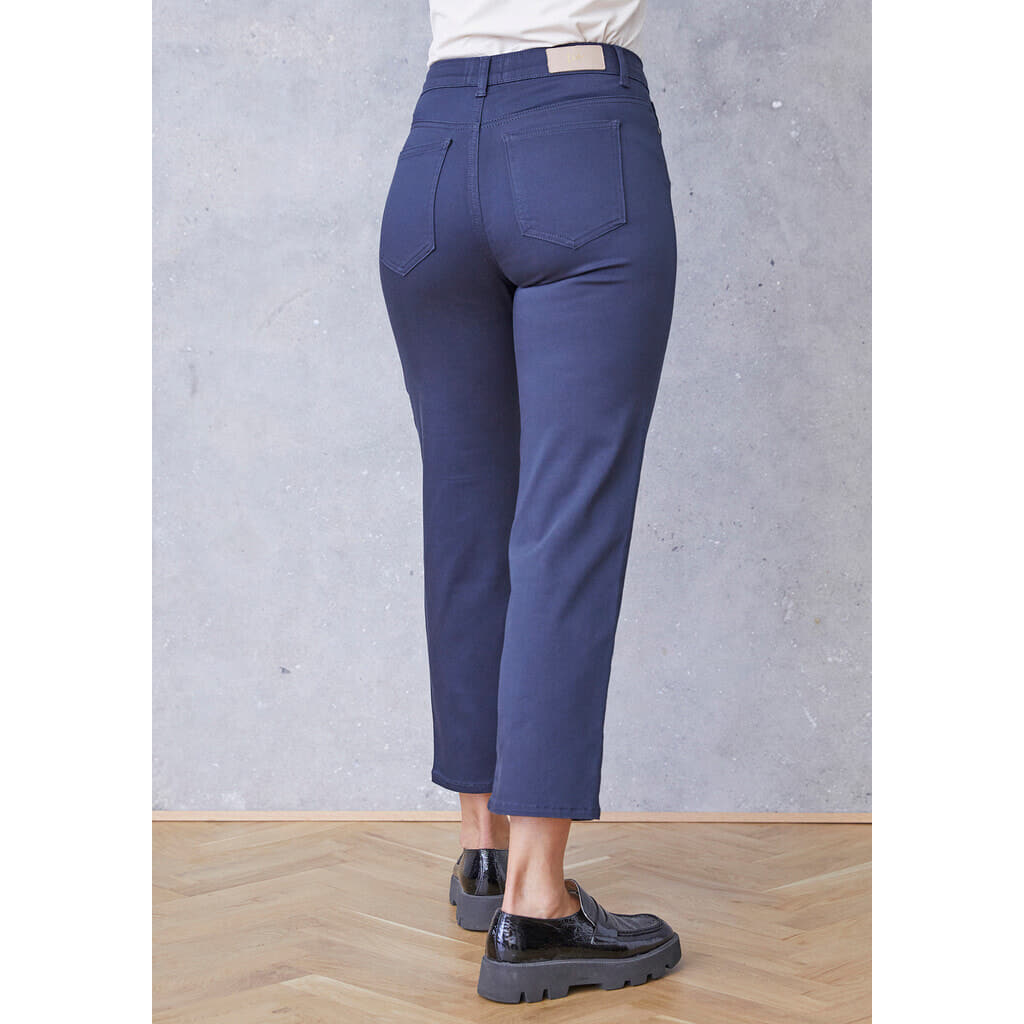 Classic pants you’ll keep coming back to! The pants are high waist with back pockets and zip closure at the front. They ar...