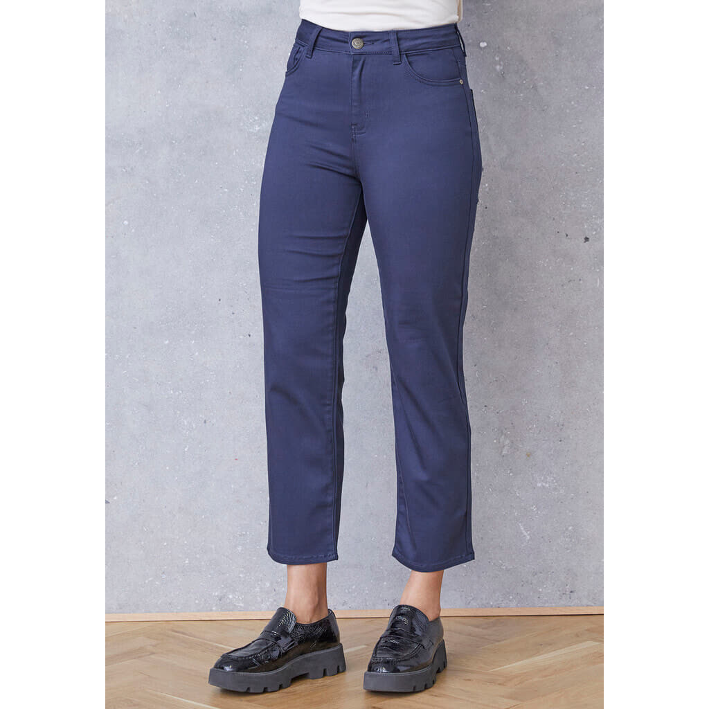 Classic pants you’ll keep coming back to! The pants are high waist with back pockets and zip closure at the front. They ar...