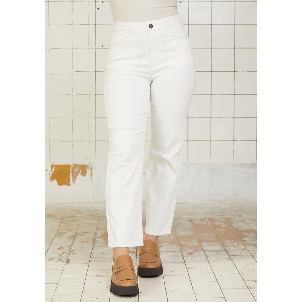 Classic pants you’ll keep coming back to! The pants are high waist with back pockets and zip closure at the front. They ar...