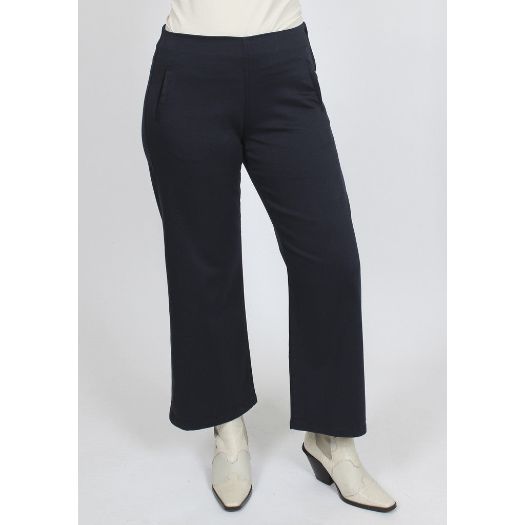 Cotton 68%/Polyester 28%/Elastane 4%
