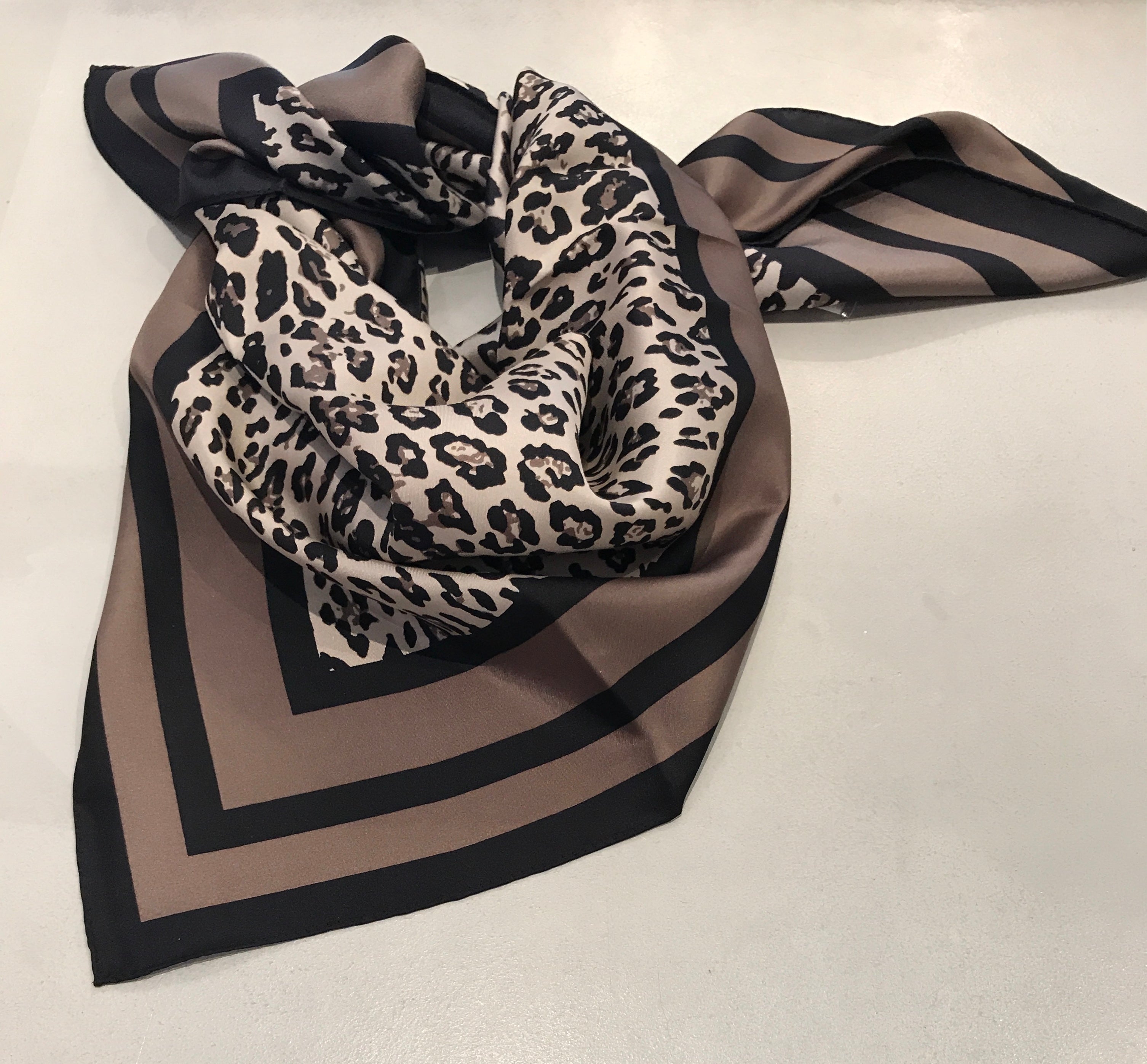 Ril's Myto Leo Scarf